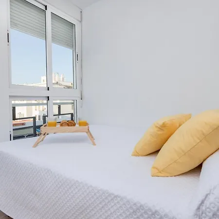 Daire Bhost - Carihuela *